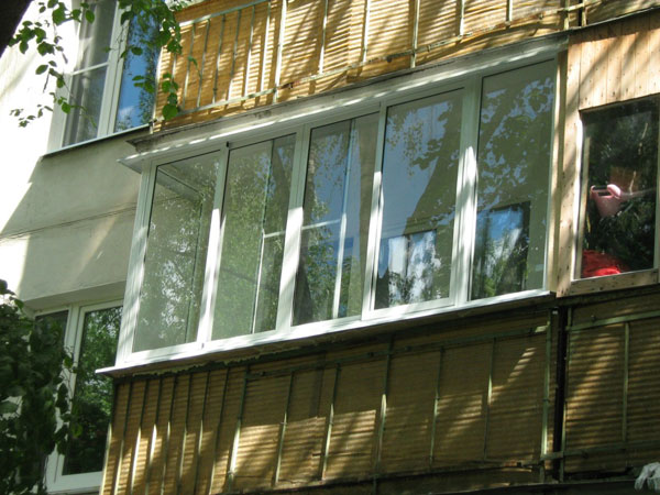 Фото остекления балкона в Москве из профиля Kraus!